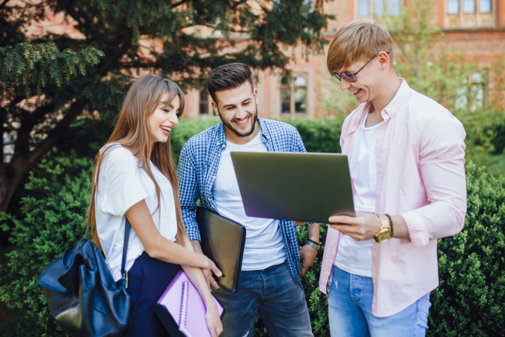 Entdecken Sie die besten methodischen Vorgehensweisen zur Erstellung Ihrer Bachelorarbeit und optimieren Sie Ihren Arbeitsprozess.