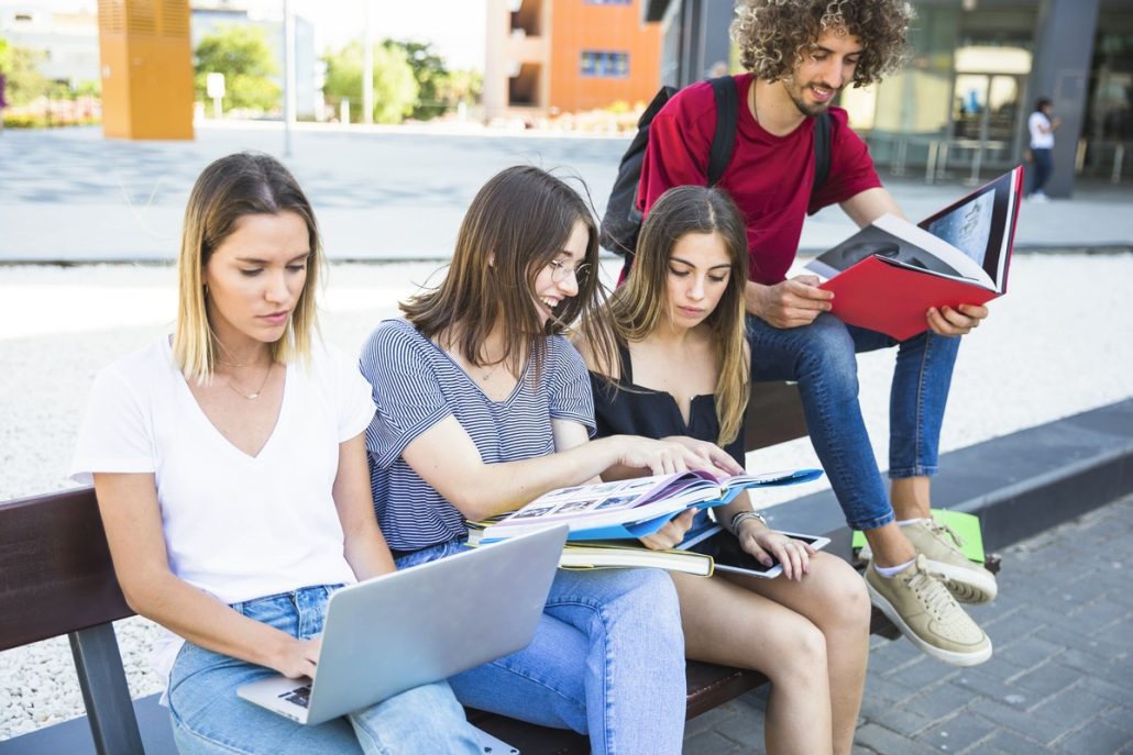 Bachelorarbeit im Unternehmen: Ein Wegweiser für Studierende